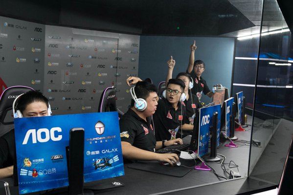 探和进攻迫 探和进攻迫