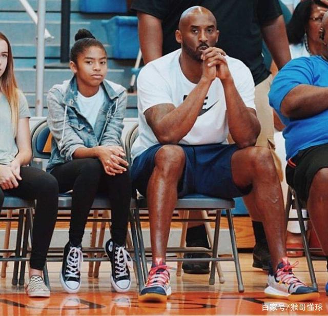 三人出球 三人出球